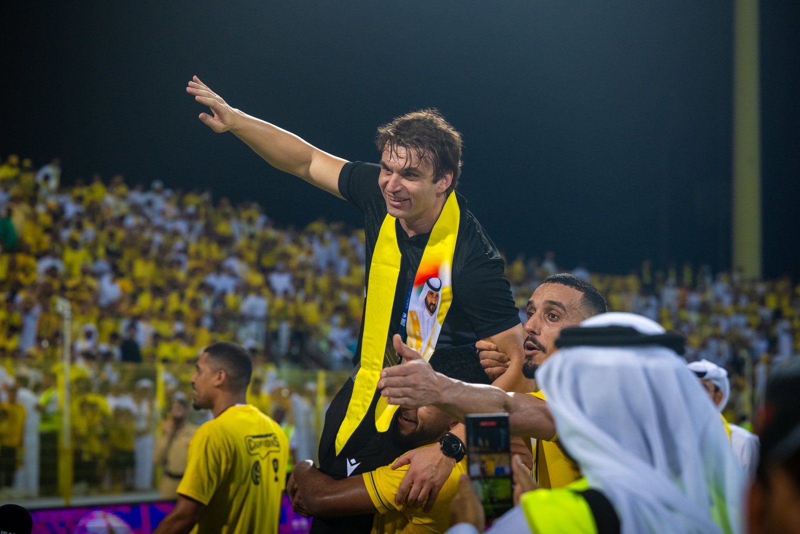 مدرب الوصل يلتحق بقائمة المتوجين بلقب الدوري في أول موسم