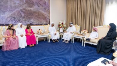 محمد الشرقي يلتقي أسرة فهد خلفان الحساني ويهنئها بالفوز بجائزة "سفير مواقع التواصل"