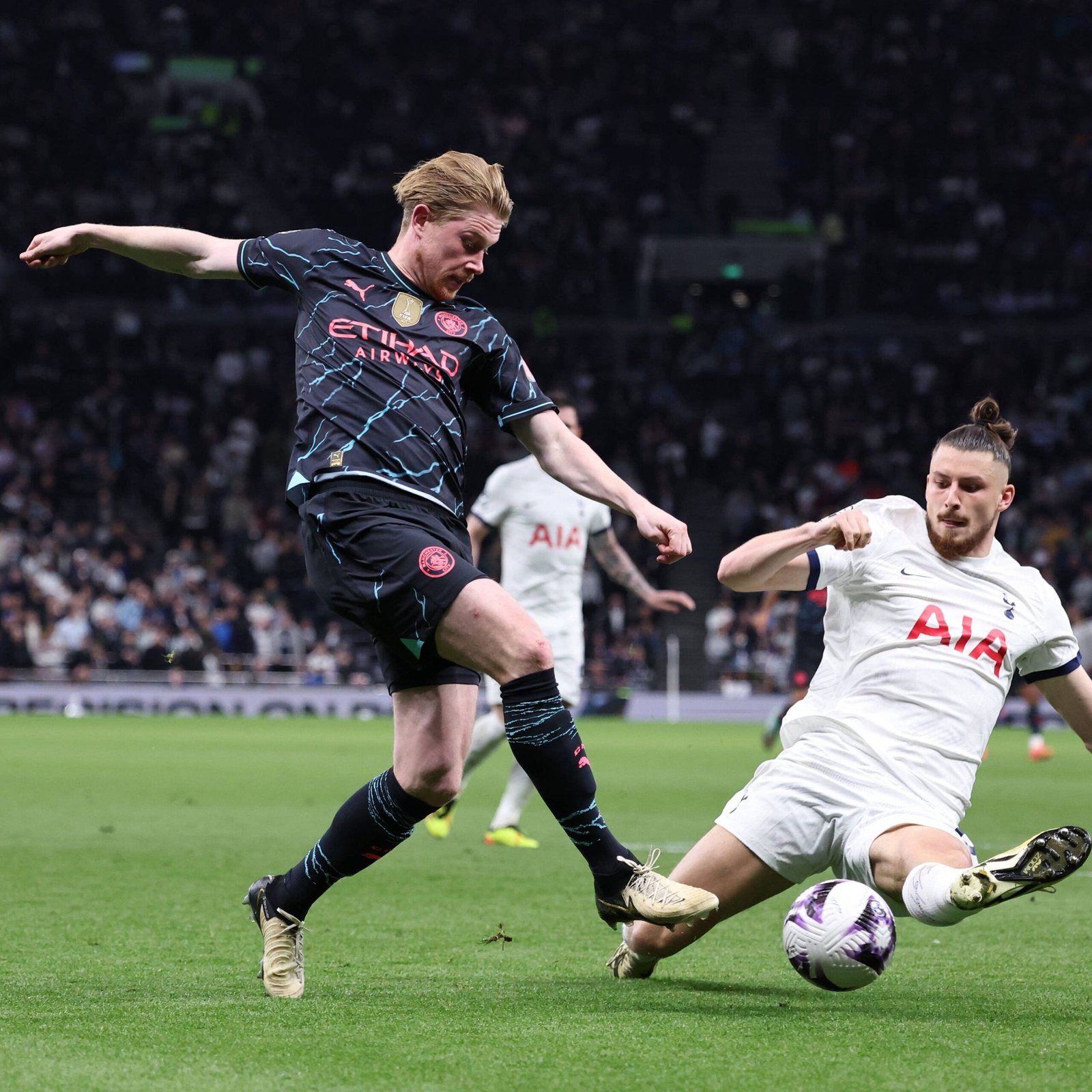 الدوري الإنجليزي.. مانشستر سيتي يفوز على توتنهام ويقترب من التتويج 1 الدوري الإنجليزي.. مانشستر سيتي يفوز على توتنهام ويقترب من التتويج