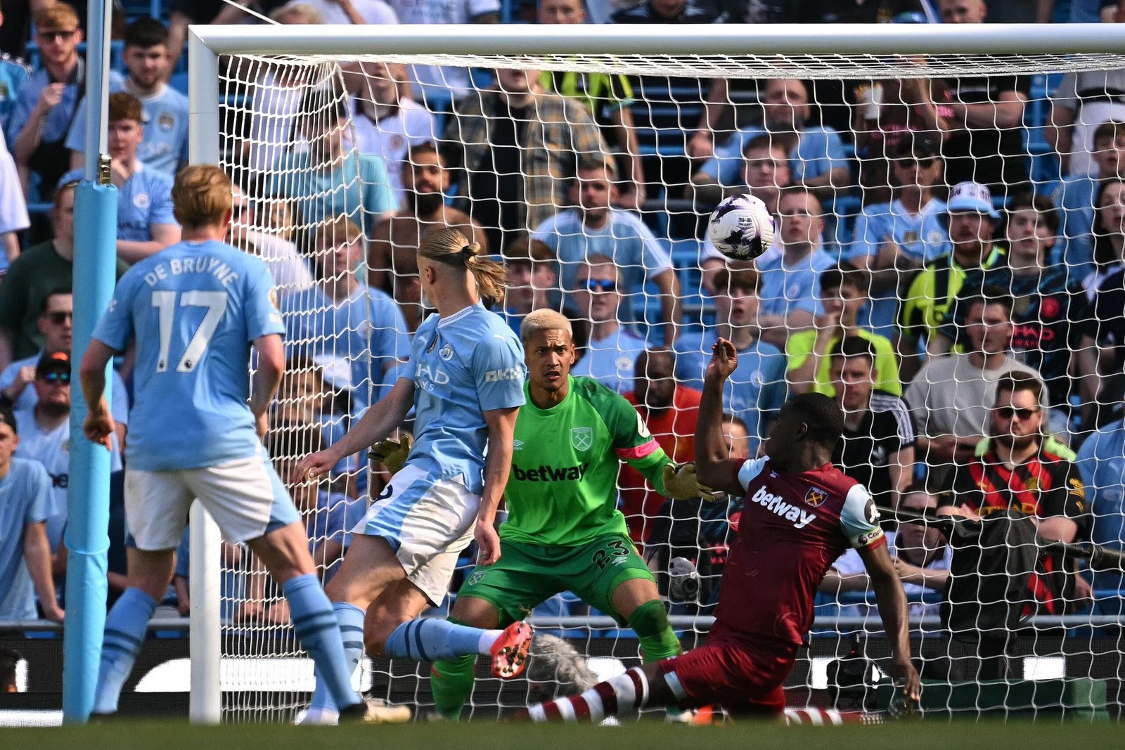 1246 هدفًا في الموسم الحالي.. رقم قياسي جديد في "البريمييرليج"