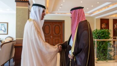 سعود بن صقر يستقبل السفير السعودي