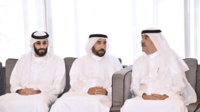 حاكم أم القيوين يقدم واجب العزاء في وفاة زوجة سيف الشعفار