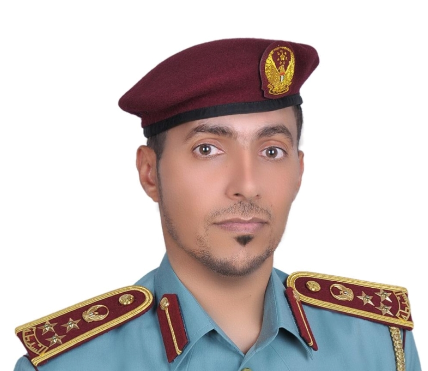 تأمين الشوارع أثناء الحالة الجوية بأم القيوين