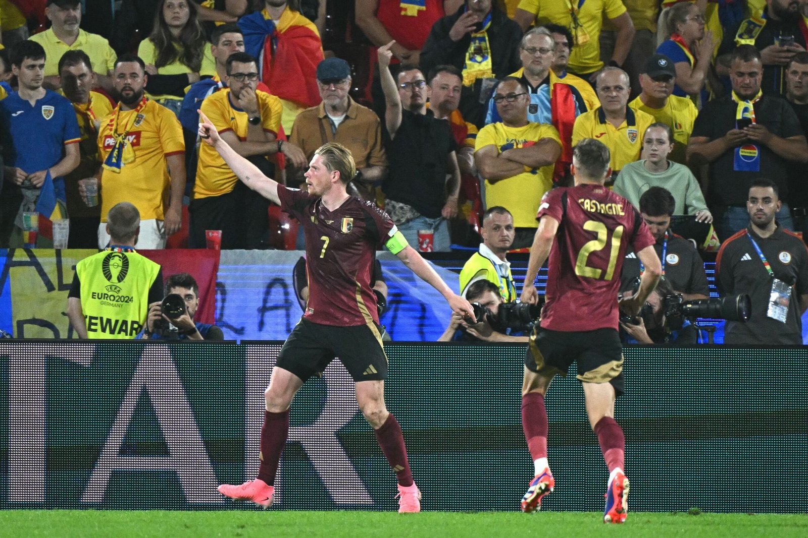 بلجيكا تفوز على رومانيا بهدفين في أمم أوروبا