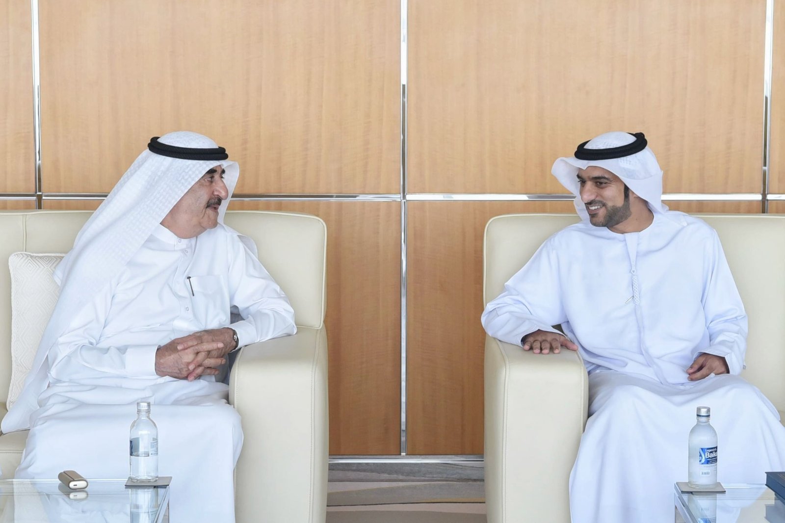 حاكم أم القيوين يستقبل مواطنًا حاصلًا على دكتوراه في البحث الجنائي