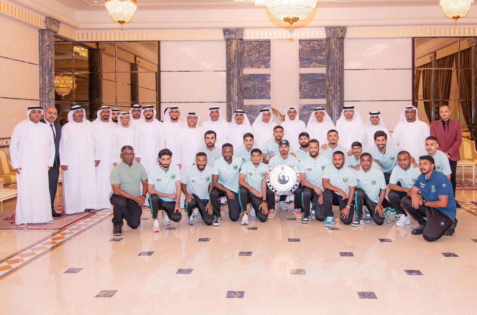 حاكم الفجيرة يستقبل لاعبي نادي العروبة المتأهل لدوري أدنوك ويأمر بمكافأة مالية 1 حاكم الفجيرة يستقبل لاعبي نادي العروبة المتأهل لدوري أدنوك ويأمر بمكافأة مالية