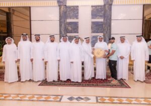 حاكم الفجيرة يستقبل لاعبي نادي العروبة المتأهل لدوري أدنوك ويأمر بمكافأة مالية