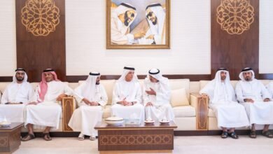 سعود بن صقر يقدم واجب العزاء في وفاة الشيخة ناعمة بنت خالد القاسمي