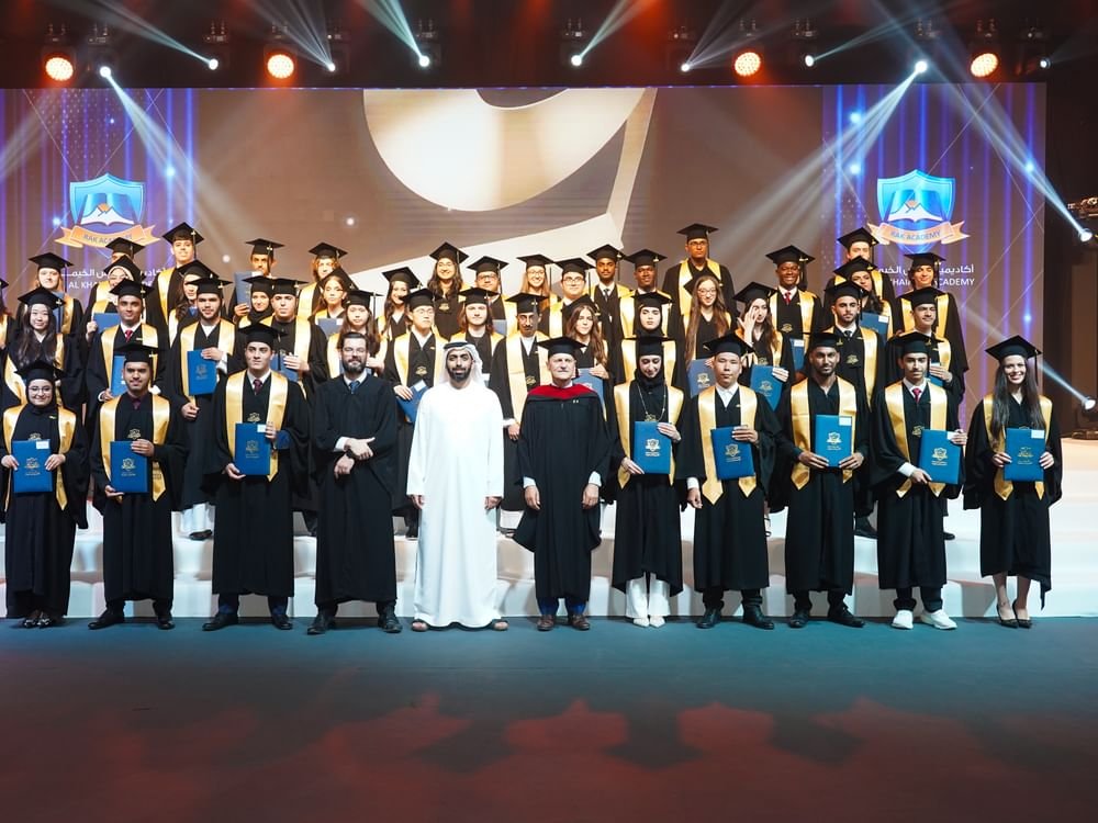 أحمد بن سعود يشهد حفل تخريج طلبة الصف الـ 12 في أكاديمية رأس الخيمة⁹ 1 أحمد بن سعود يشهد حفل تخريج طلبة الصف الـ 12 في أكاديمية رأس الخيمة⁹