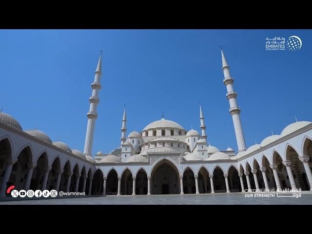 جامع الشيخ زايد الكبير بالفجيرة.. وجهة دينية ثقافية سياحية في الإمارة