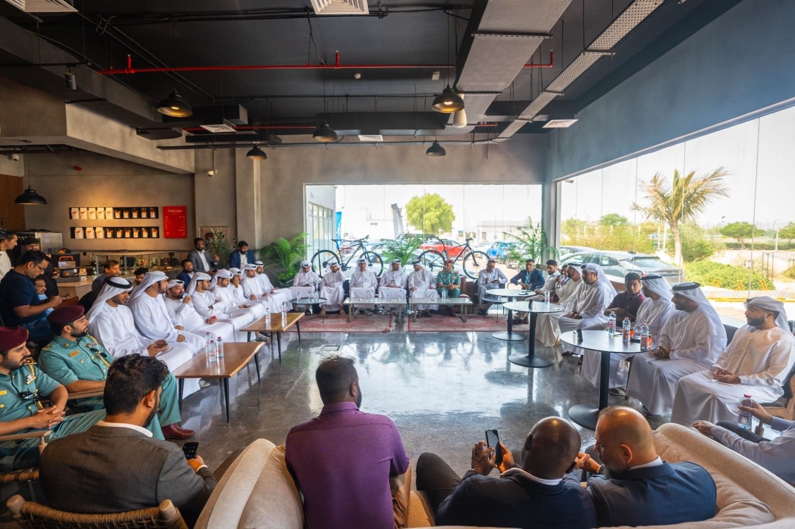 "نقل عجمان" تناقش إستراتيجياتها لدعم المركبات الكهربائية والصديقة للبيئة 1 "نقل عجمان" تناقش إستراتيجياتها لدعم المركبات الكهربائية والصديقة للبيئة