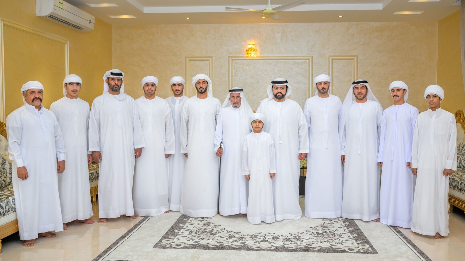 محمد الشرقي يزور عددًا من كبار المواطنين في منازلهم بمختلف مناطق الإمارة