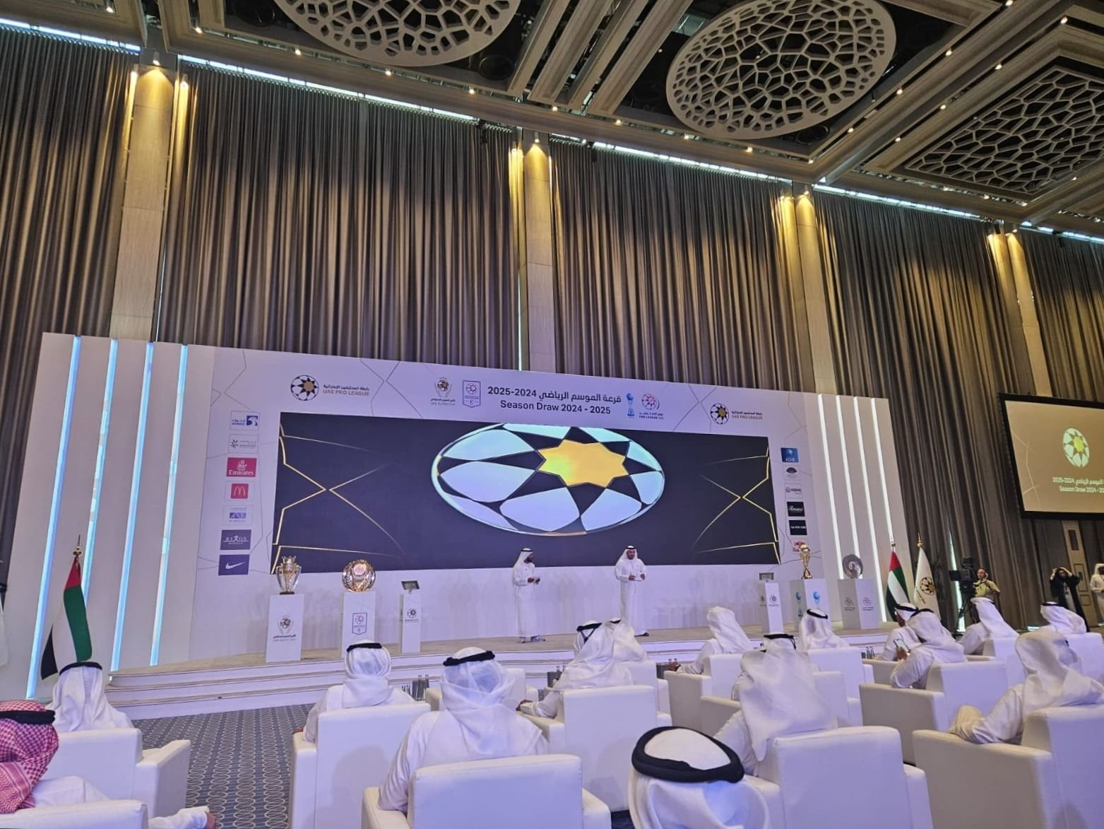 قرعة الموسم الجديد لدوري أدنوك للمحترفين وكأس أبوظبي الإسلامي بتقنية الذكاء الاصطناعي والنظام الإلكتروني الذكي