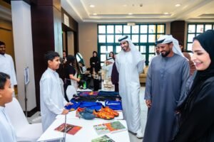 عبد العزيز النعيمي يزور معرض "تاجر المستقبل"