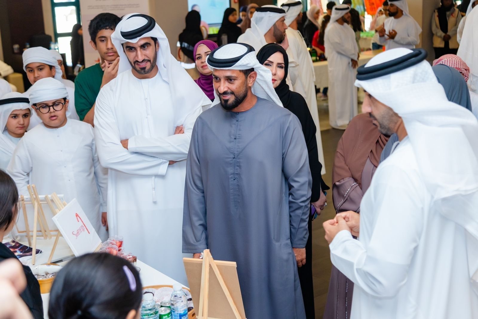 عبد العزيز النعيمي يزور معرض "تاجر المستقبل"