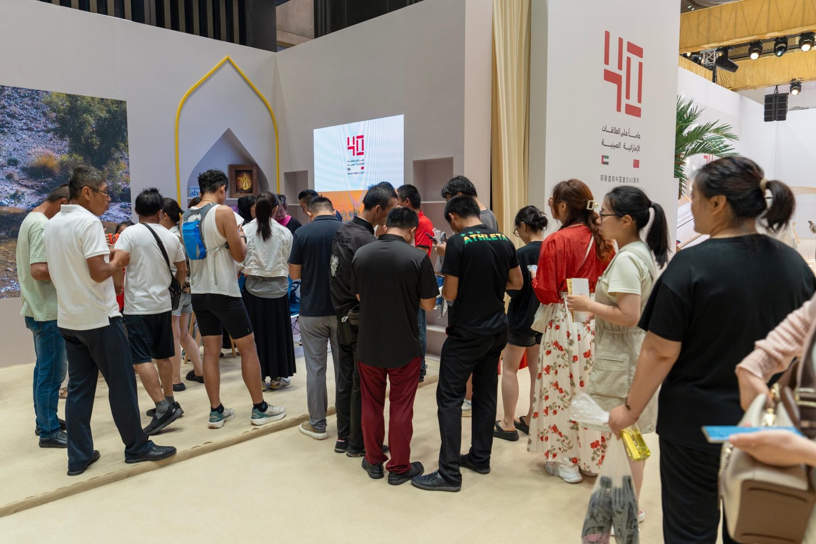 مهرجان الصداقة الإماراتي - الصيني في تشينغداو يحظى بإقبال كبير من الزوار