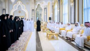 حاكم عجمان وولي عهده يستقبلان أوائل الثانوية العامة بالإمارة