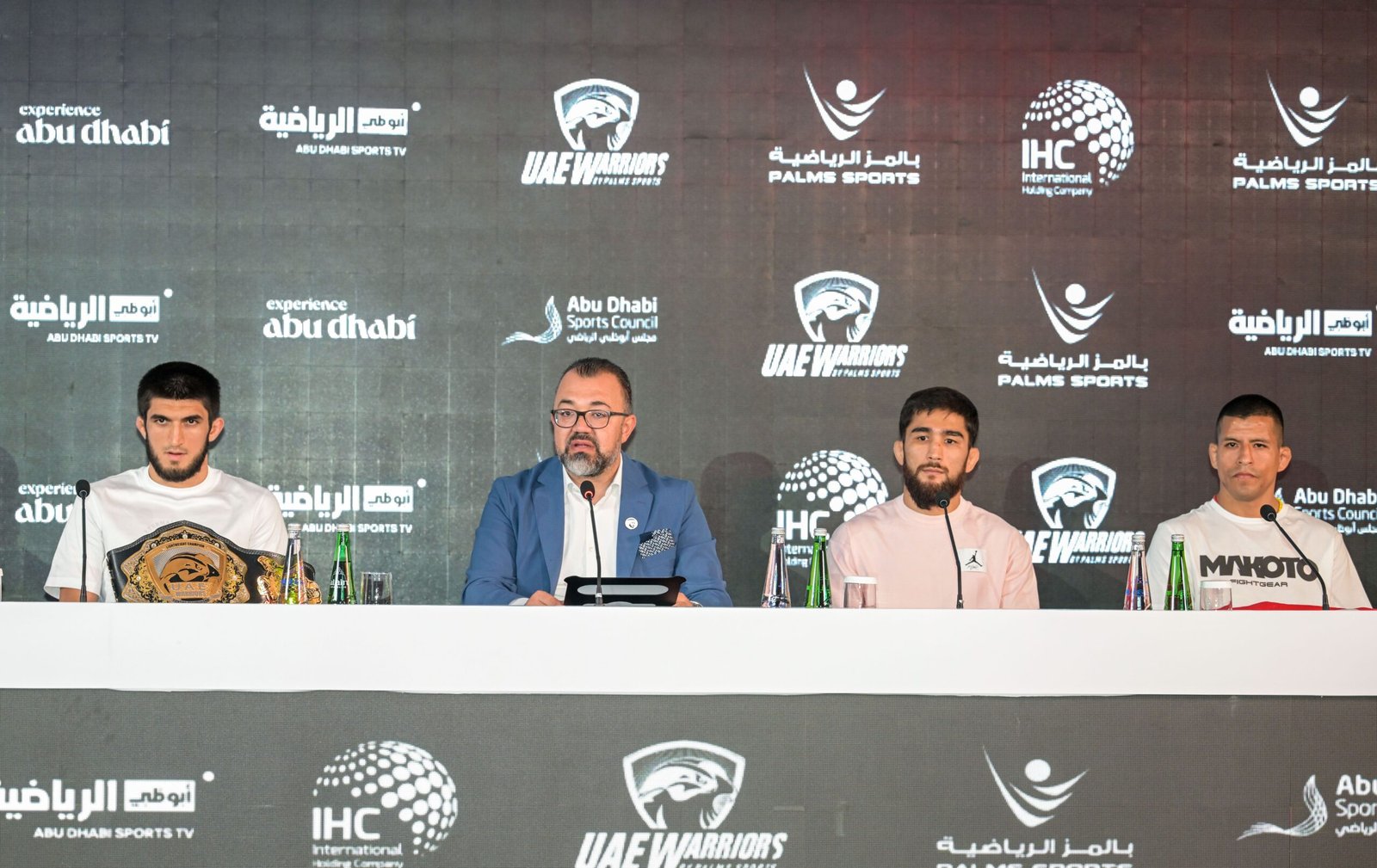 56 مصارعًا ومصارعة يشاركون في النسختين الدولية والعربية لمحاربي الإمارات للفنون القتالية