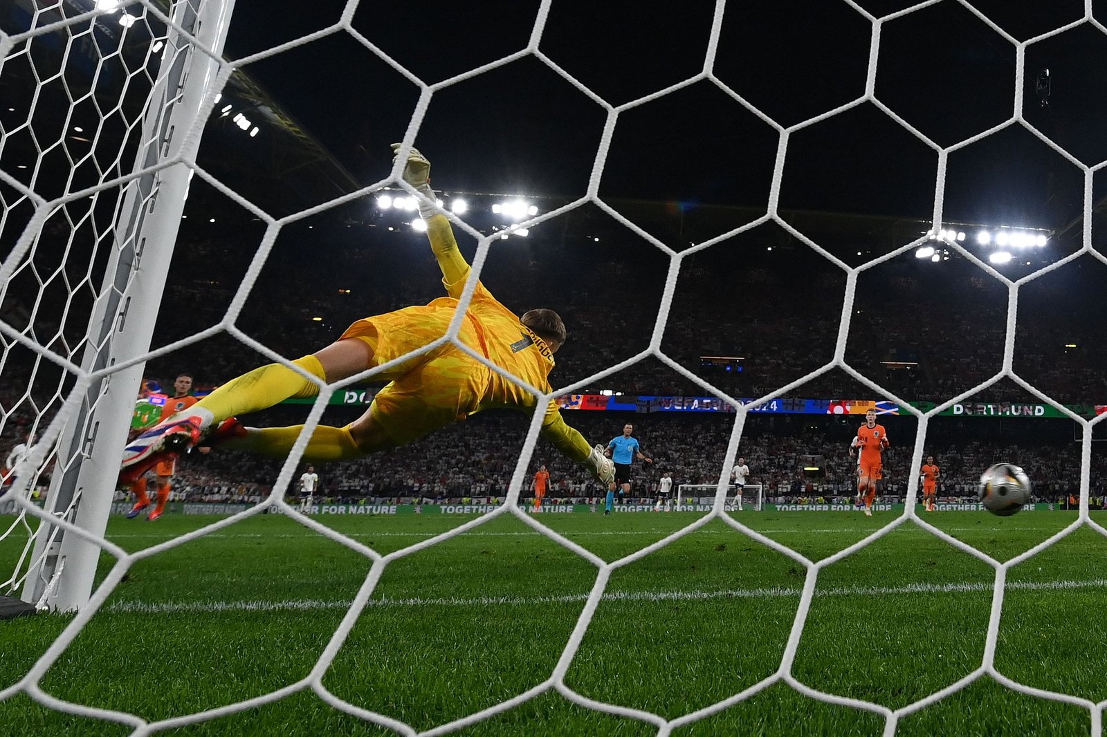 "سيناريو واحد" يقود منتخبي إسبانيا وإنجلترا إلى نهائي "يورو 2024"