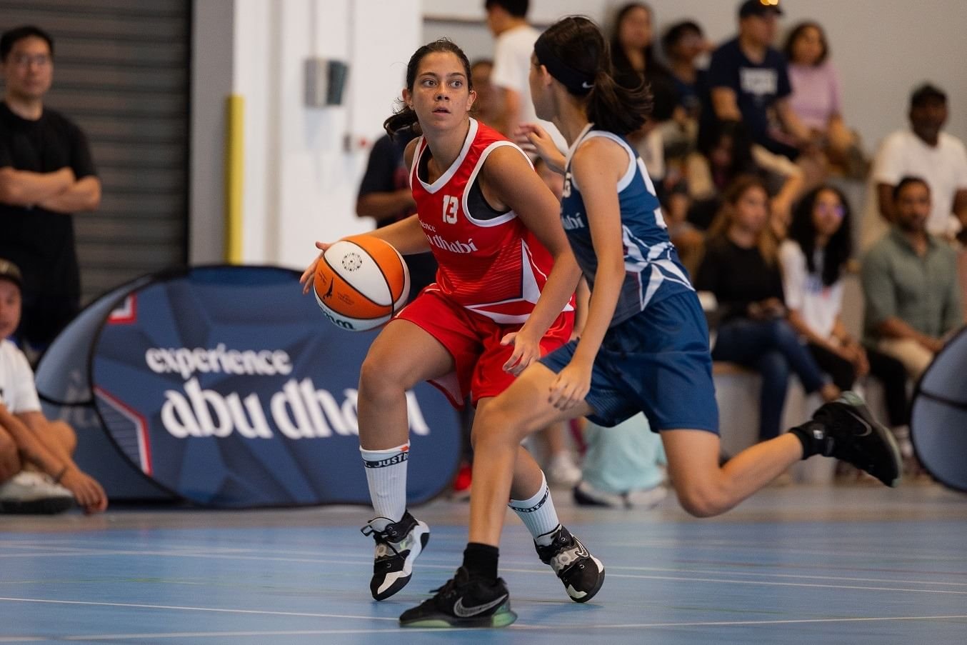 بطولة أمريكا لكرة السلة للشباب في أبوظبي تختتم فعالياتها بتتويج الفائزين