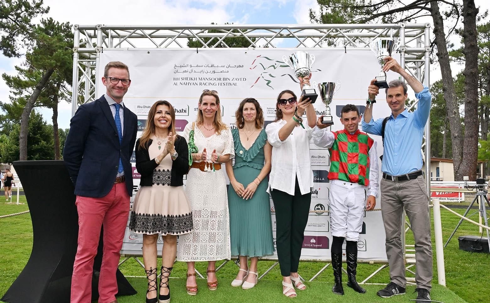مهرجان منصور بن زايد للخيول العربية بفرنسا يتوج الفائزين في 5 سباقات