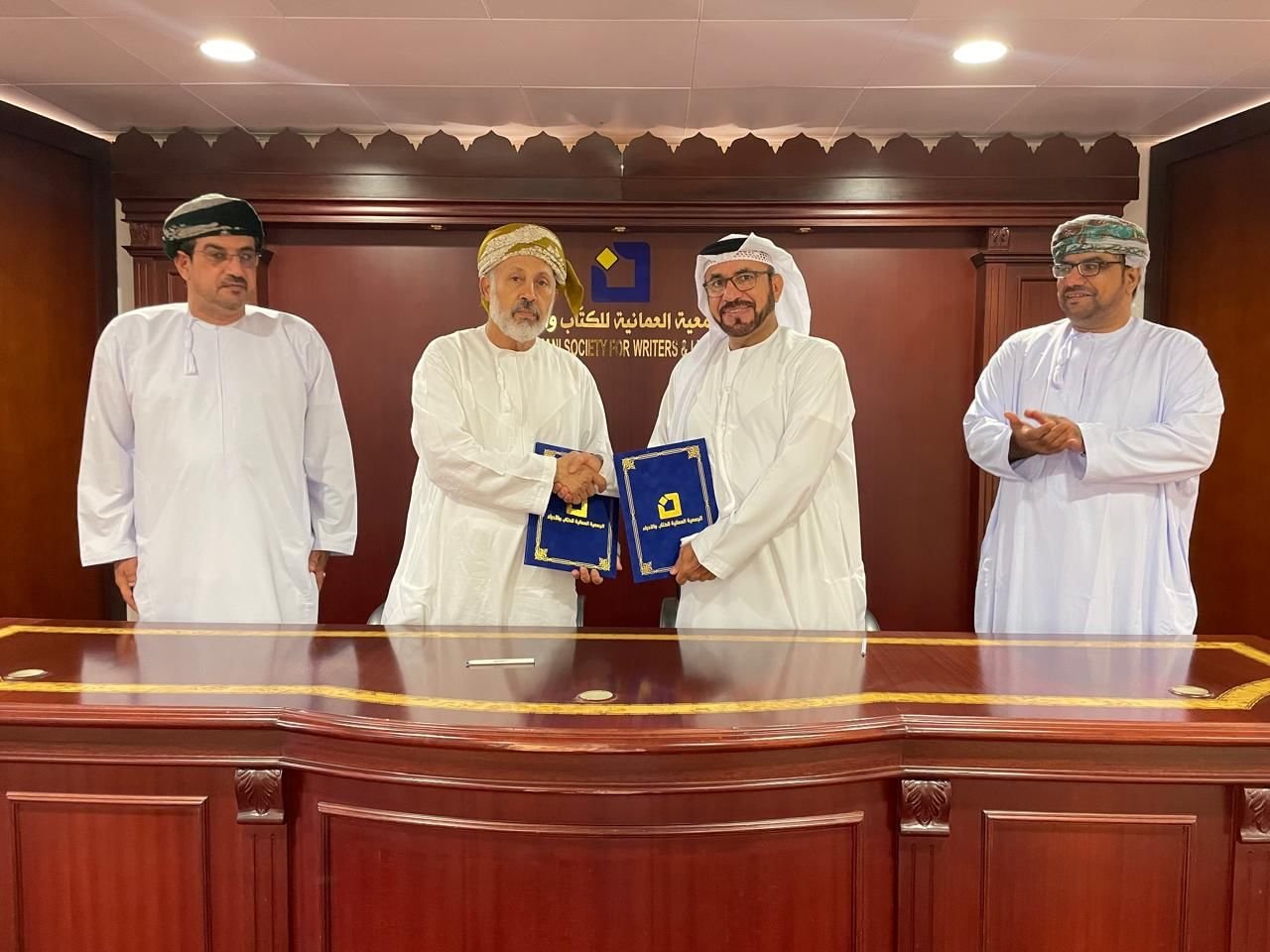 تعاون بين "العويس الثقافية" والجمعية العمانية للكتاب 1 تعاون بين "العويس الثقافية" والجمعية العمانية للكتاب