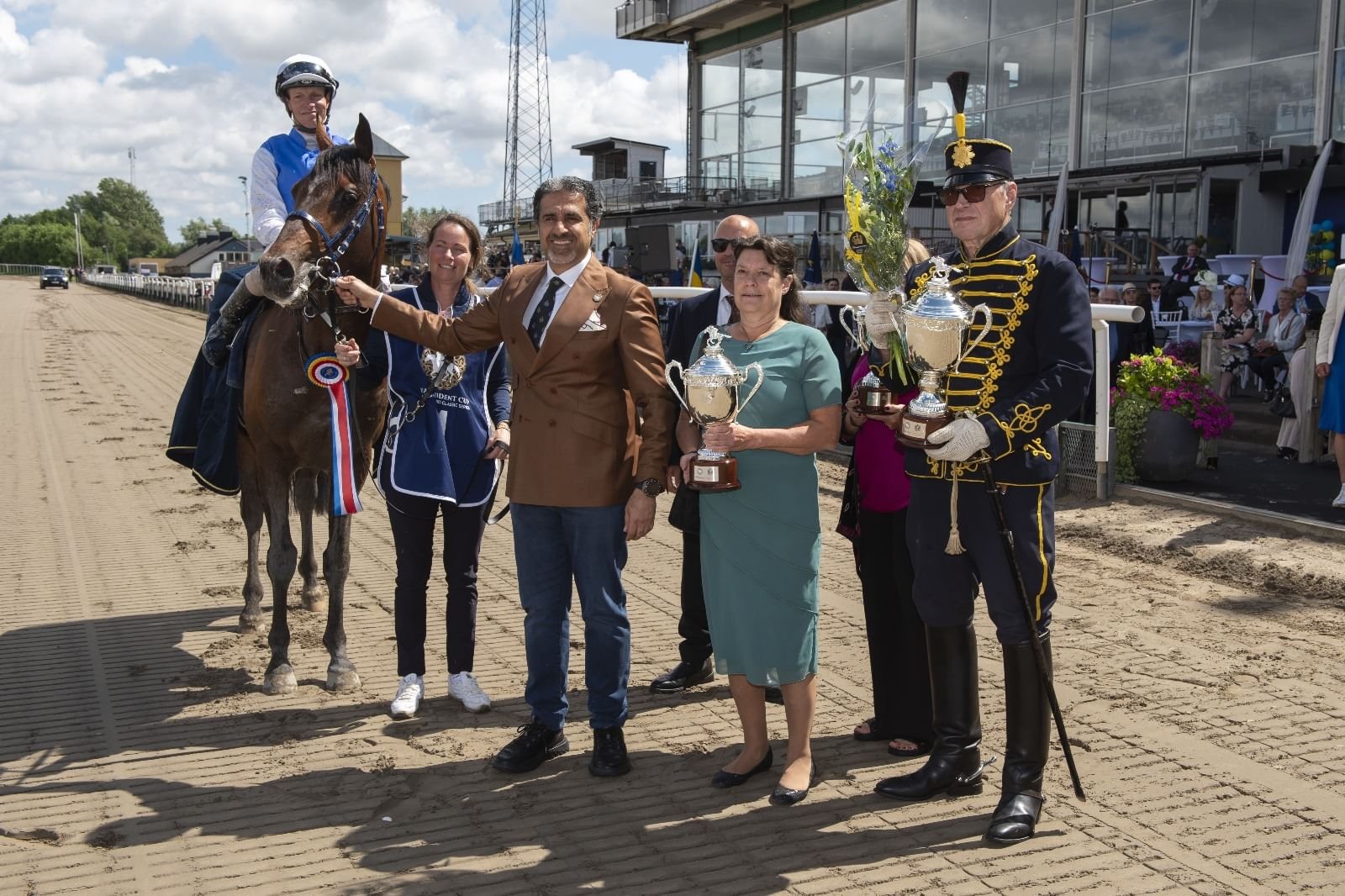 للعام الثاني على التوالي.. الجواد "فريدي بي" بطلا لكأس رئيس الدولة للخيول العربية في السويد