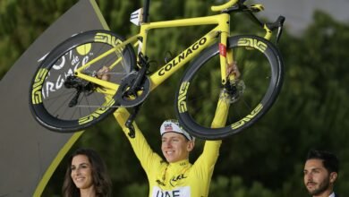 بوجاتشار قائد فريق الإمارات بطلاً لطواف فرنسا للمرة الثالثة