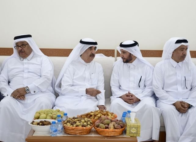 حاكم أم القيوين يقدم واجب العزاء فى وفاة هيا بنت سعد الخرجى