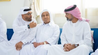 عمار بن حميد يقدم واجب العزاء في وفاة خليفة خلفان الشامسي