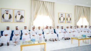 عمار بن حميد يقدم واجب العزاء في وفاة خليفة خلفان الشامسي