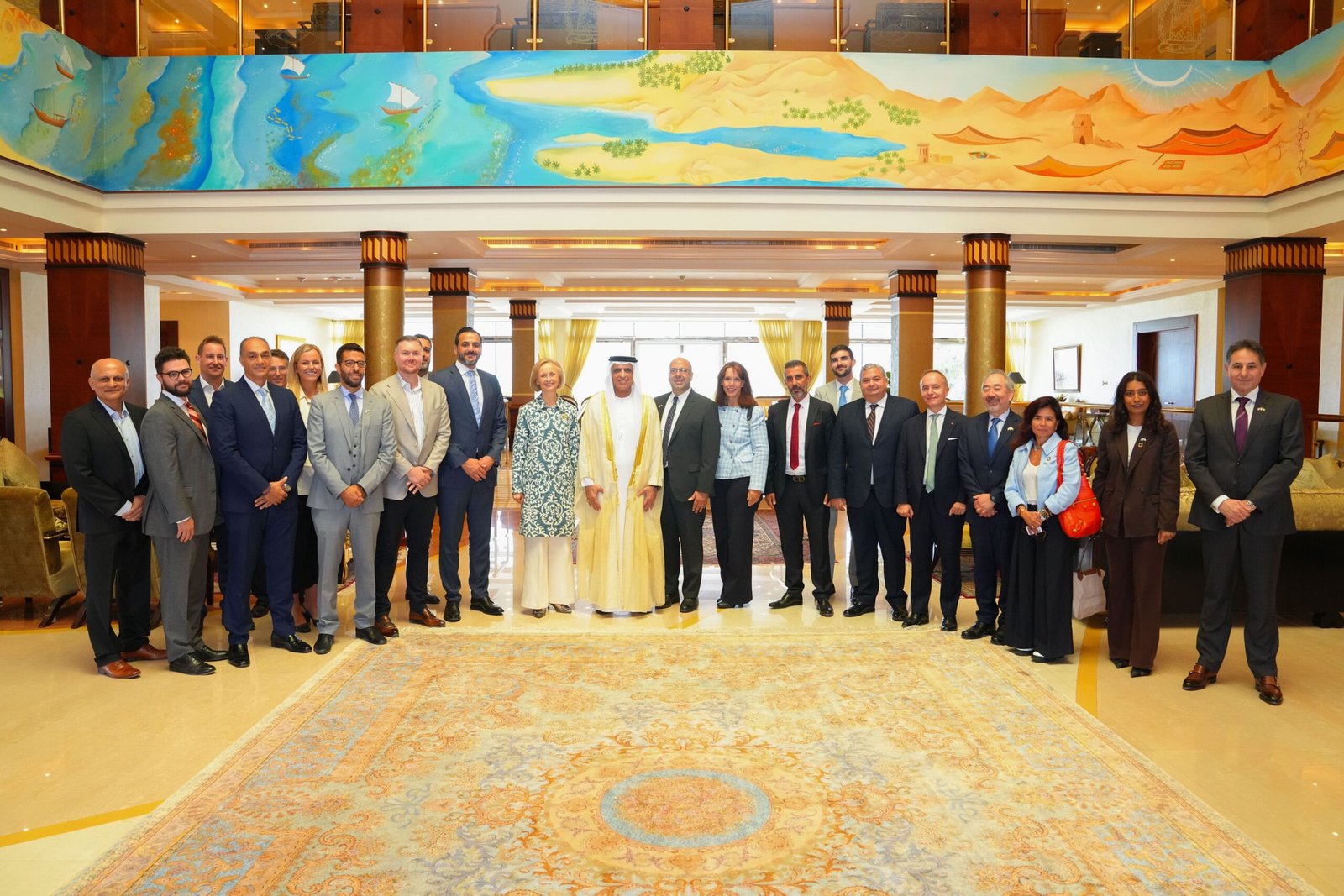 سعود بن صقر يشهد توقيع مذكرة تفاهم بين "راكز" وغرفة التجارة الأمريكية في دبي