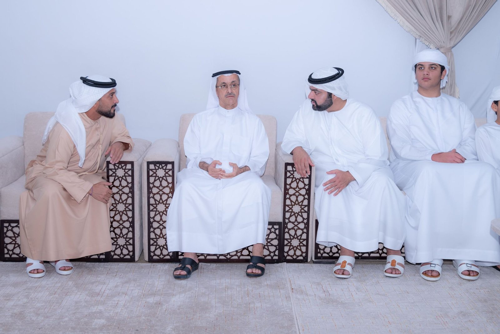 حاكم الفجيرة يعزي بوفاة موزة المري في دبي 1 حاكم الفجيرة يعزي بوفاة موزة المري في دبي