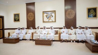 أحمد بن حميد يقدم واجب العزاء في وفاة خالد بن فيصل القاسمي