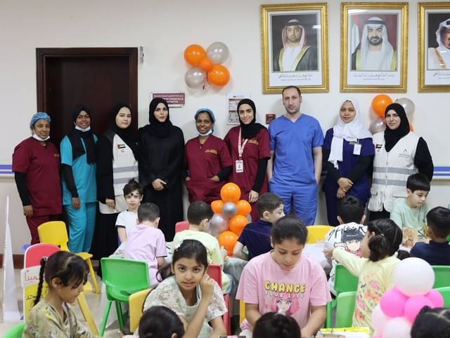 "الاتحاد الخيرية بعجمان" توزع حقائب ومستلزمات دراسية على الأيتا