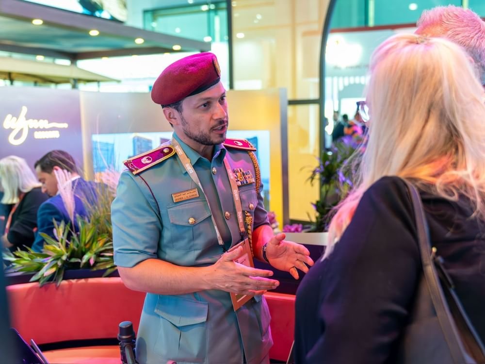 الشرطة السياحية برأس الخيمة تعزز جهودها لخدمة وإسعاد السياح وزوار الإمارة