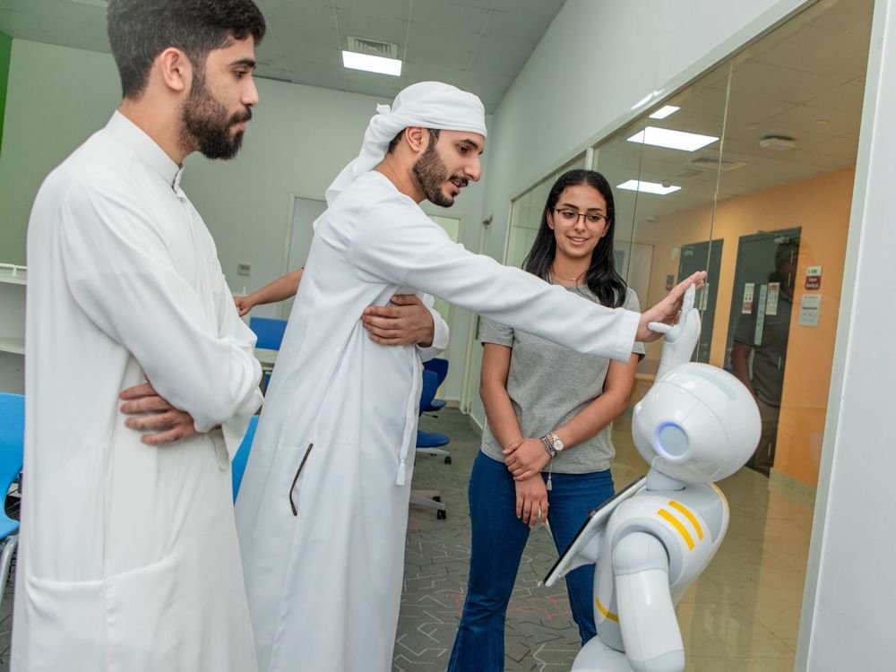 مركز للتكنولوجيا المتقدمة والذكاء الاصطناعي في “أمريكية رأس الخيمة”