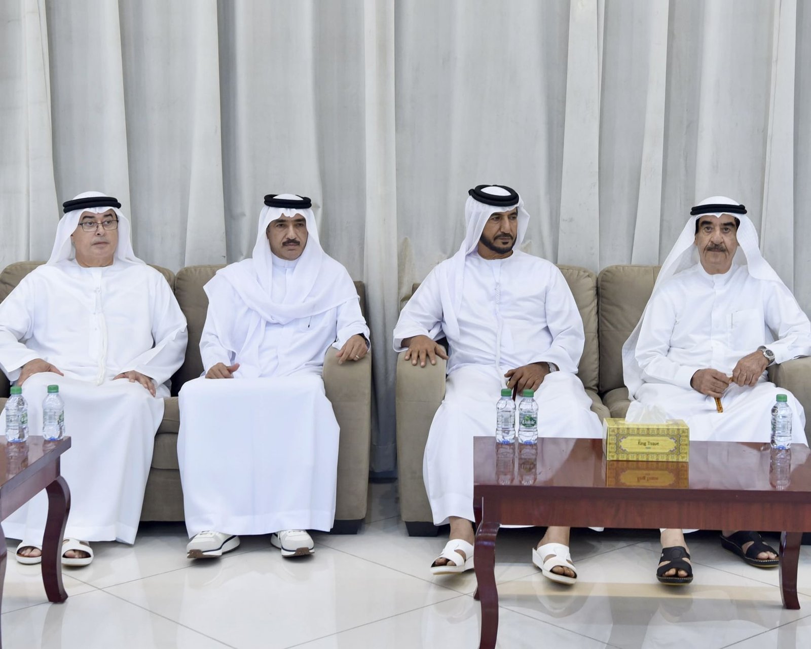 حاكم أم القيوين يتقبل تعازي أحمد جمعة الزعابي فى وفاة الشيخ عبدالله بن أحمد المعلا 1 حاكم أم القيوين يتقبل تعازي أحمد جمعة الزعابي فى وفاة الشيخ عبدالله بن أحمد المعلا