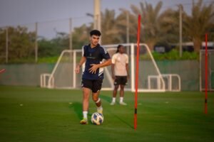 بعثة أبيض الشباب تُغادر إلى الكويت للمشاركة في تصفيات كأس آسيا