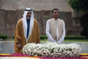 ولي عهد أبوظبي يزور ضريح المهاتما غاندي