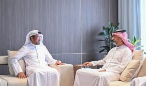 عمار بن حميد يستقبل الهاجري ويطلع على خطط تطوير قطاع الرياضة