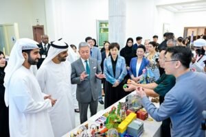 أحمد وصقر بن سعود يشهدان عرضاً مسرحياً غحتفاء بالعلاقات المتنامية مع الصين