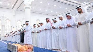 حاكم عجمان وولي عهده يؤديان صلاة الجنازة على جثمان عبد الله سلطان بن غليطة الغفلي