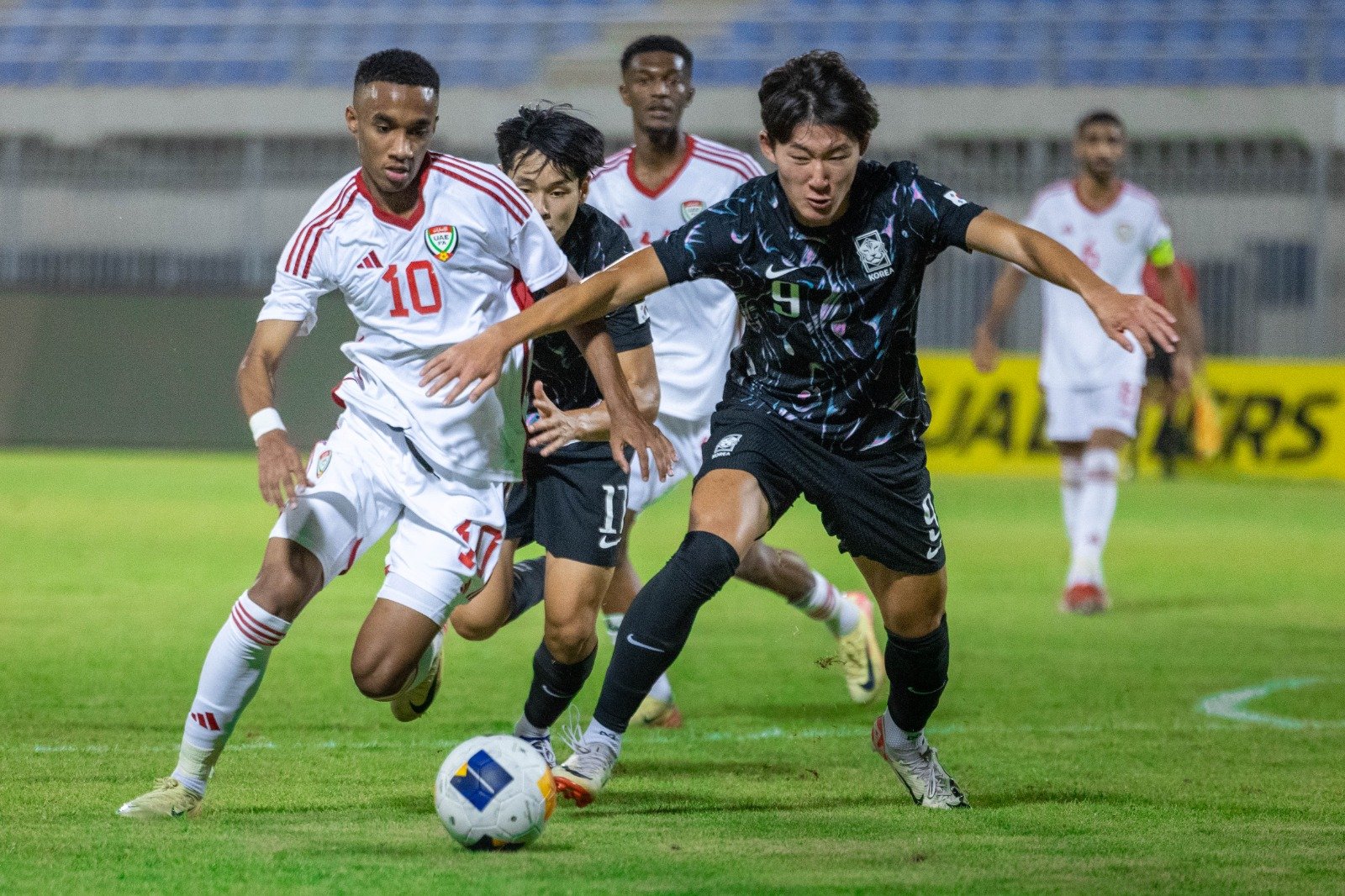 أبيض الشباب يُواجه شقيقه المنتخب الكويتي غداً