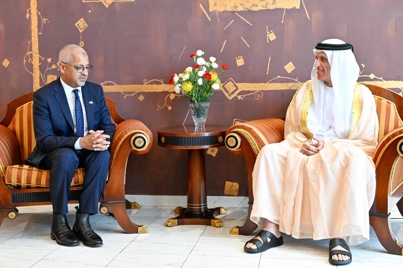 سعود بن صقر يستقبل سفير أستراليا