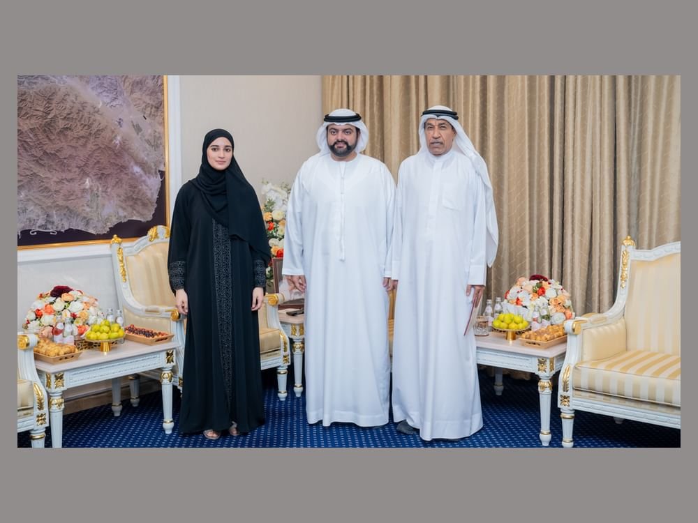 محمد الشرقي يستقبل مدير مركز الفجيرة للإحصاء ويدلي ببياناته لحملة تعداد سكان الإمارة