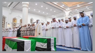 حاكم عجمان وولي عهده يؤديان صلاة الجنازة على جثماني شهيدي الوطن ناصر البلوشي وعبد العزيز الطنيجي