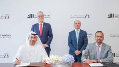 اتفاقية بين "رأس الخيمة العقارية" و"دبي التجاري" لدعم المشاريع في ميناء العرب