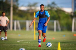 أبيض الناشئين يُواجه نظيره الماليزي في التصفيات الآسيوية