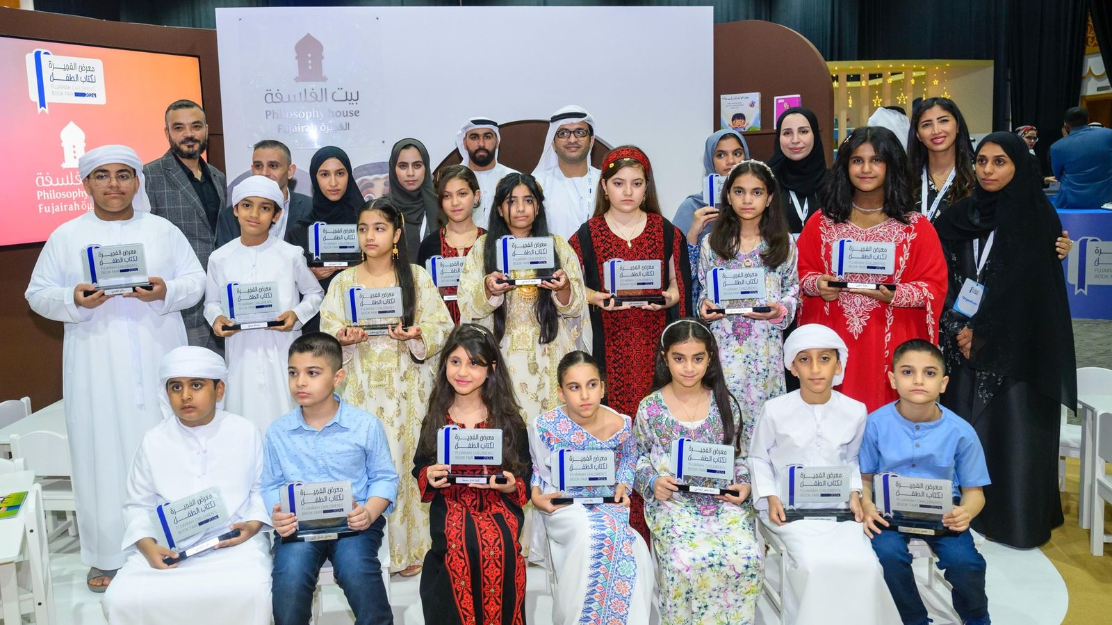 حضور لافت في أول أيام معرض "الفجيرة لكتاب الطفل" 1 حضور لافت في أول أيام معرض "الفجيرة لكتاب الطفل"